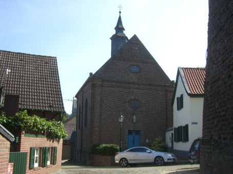 Liedberg : Schloßkapelle, liegt an der Ecke Schloßstraße/Haagweg, Historischer Ortskern